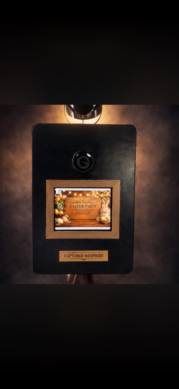 Captured Memories black photo booth with timber-framed screen